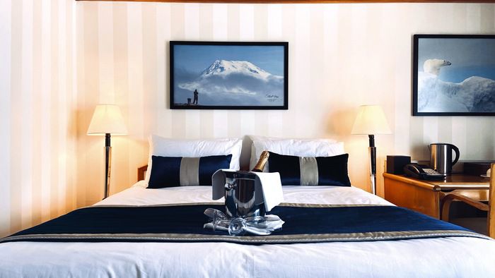 Ocean Suite With 1 Child's Extra Bed (Deck 6)